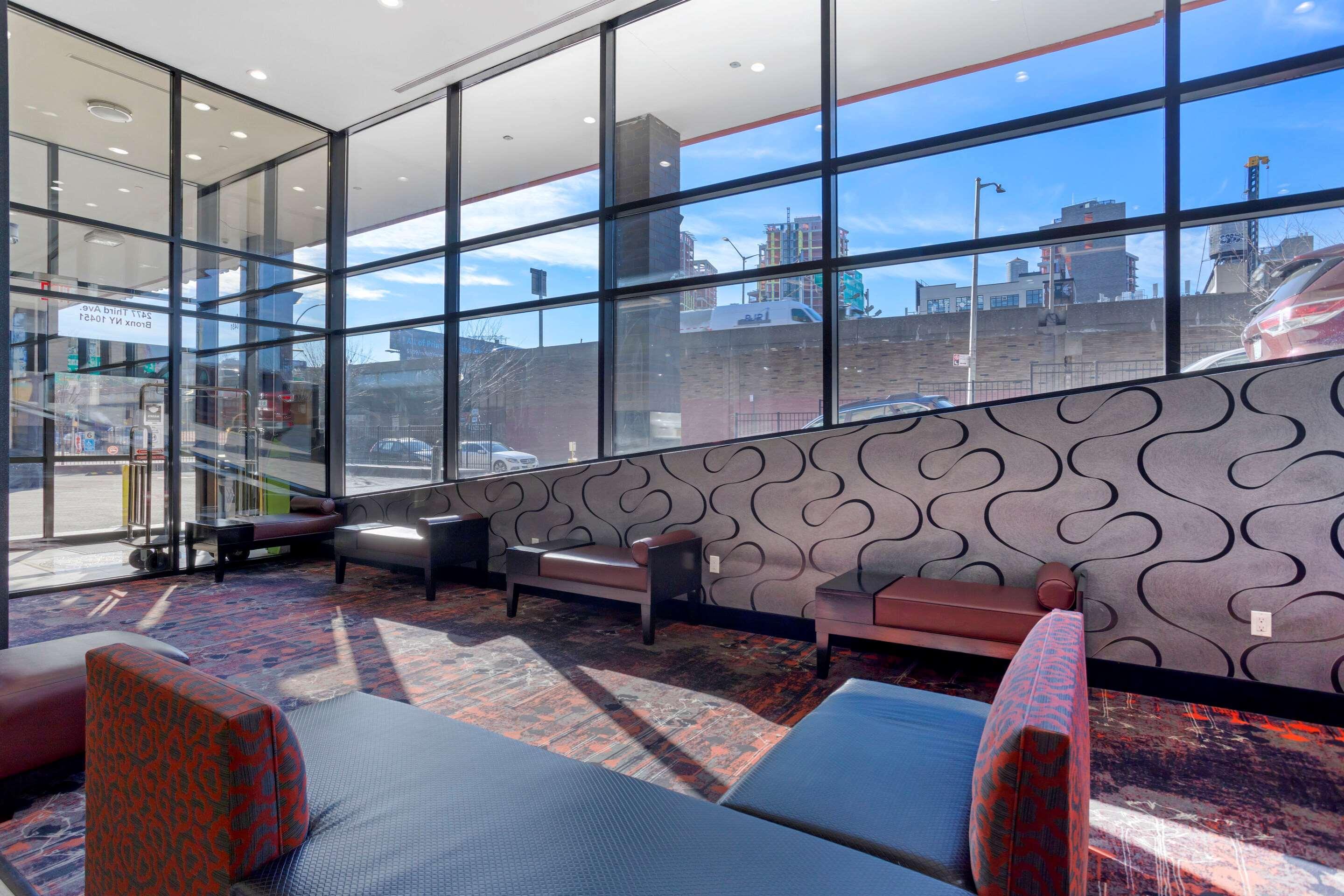 Comfort Inn & Suites Near Stadium New York Exterior photo